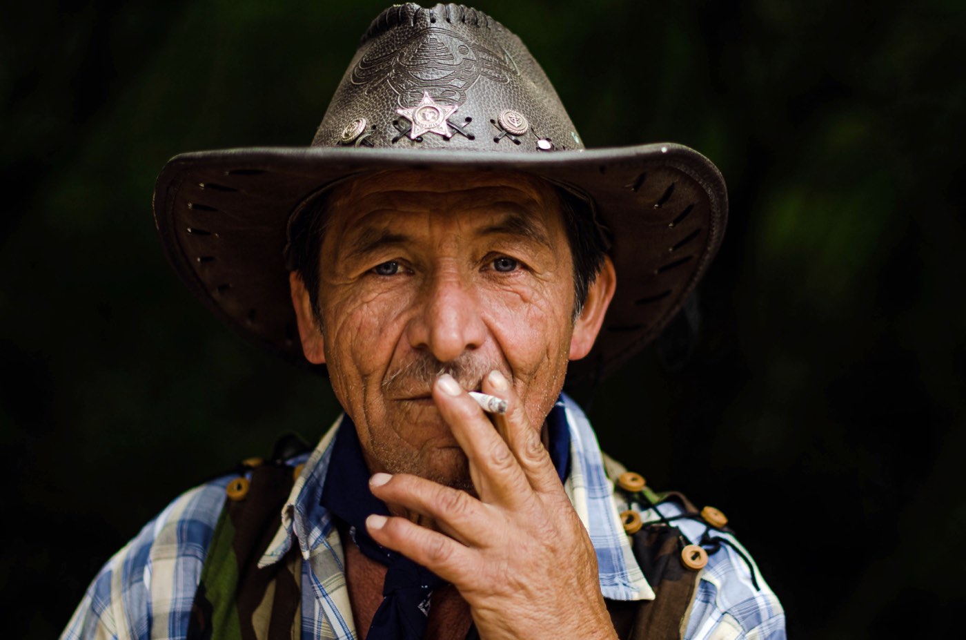 Retrato de homem de chapéu, feito em viagem
